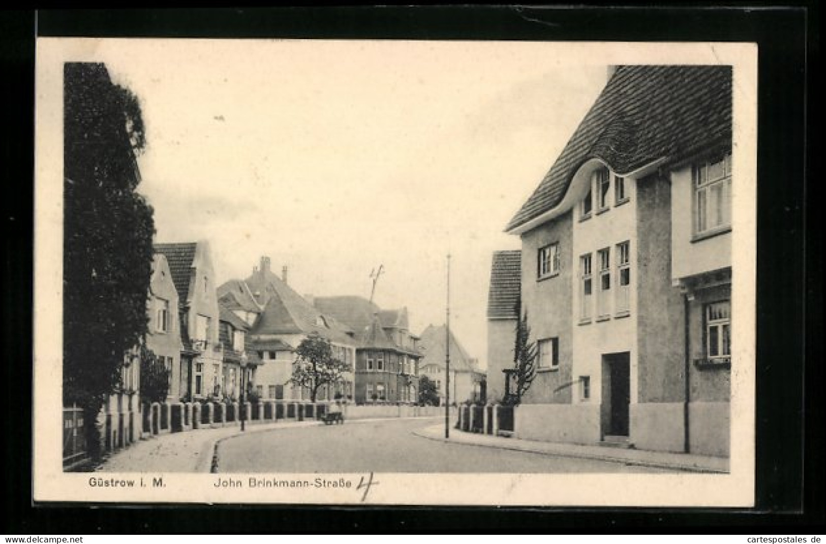 AK Güstrow I. M., Blick In Die John Brinkmann-Strasse  - Güstrow