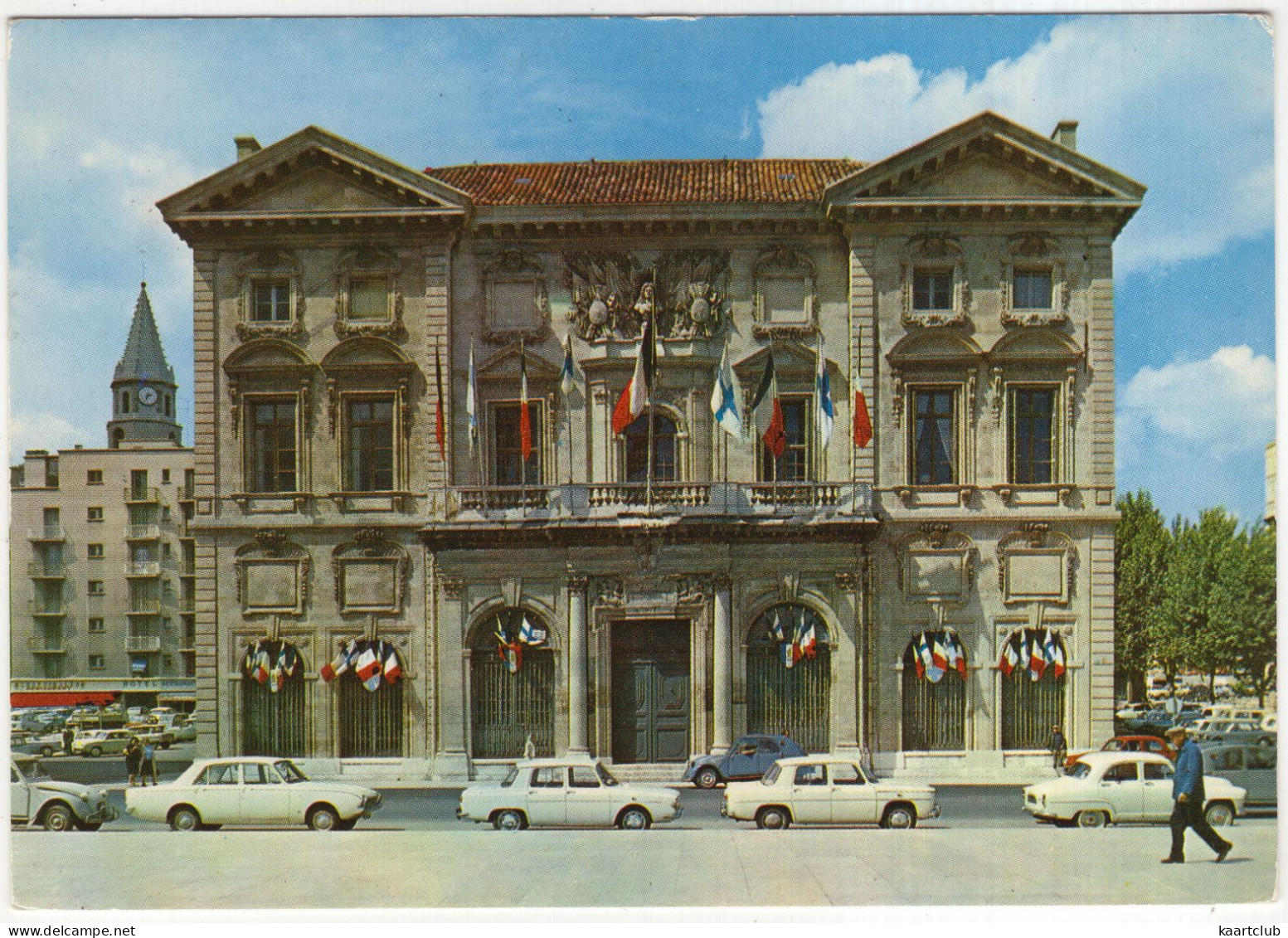 Marseille: FORD CORSAIR V4, 2x RENAULT 10, 8, SIMCA ARONDE, 3x CITROËN 2CV - L'Hotel De Ville - (France) - Toerisme