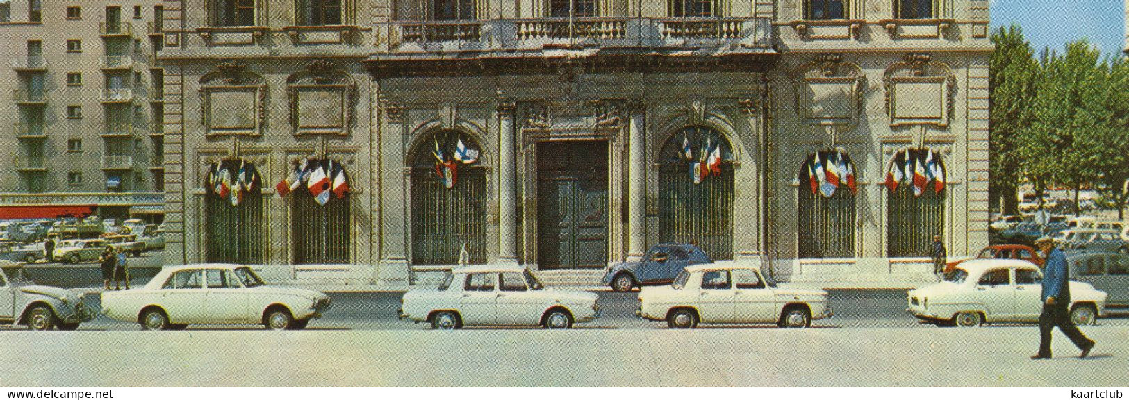 Marseille: FORD CORSAIR V4, 2x RENAULT 10, 8, SIMCA ARONDE, 3x CITROËN 2CV - L'Hotel De Ville - (France) - Passenger Cars