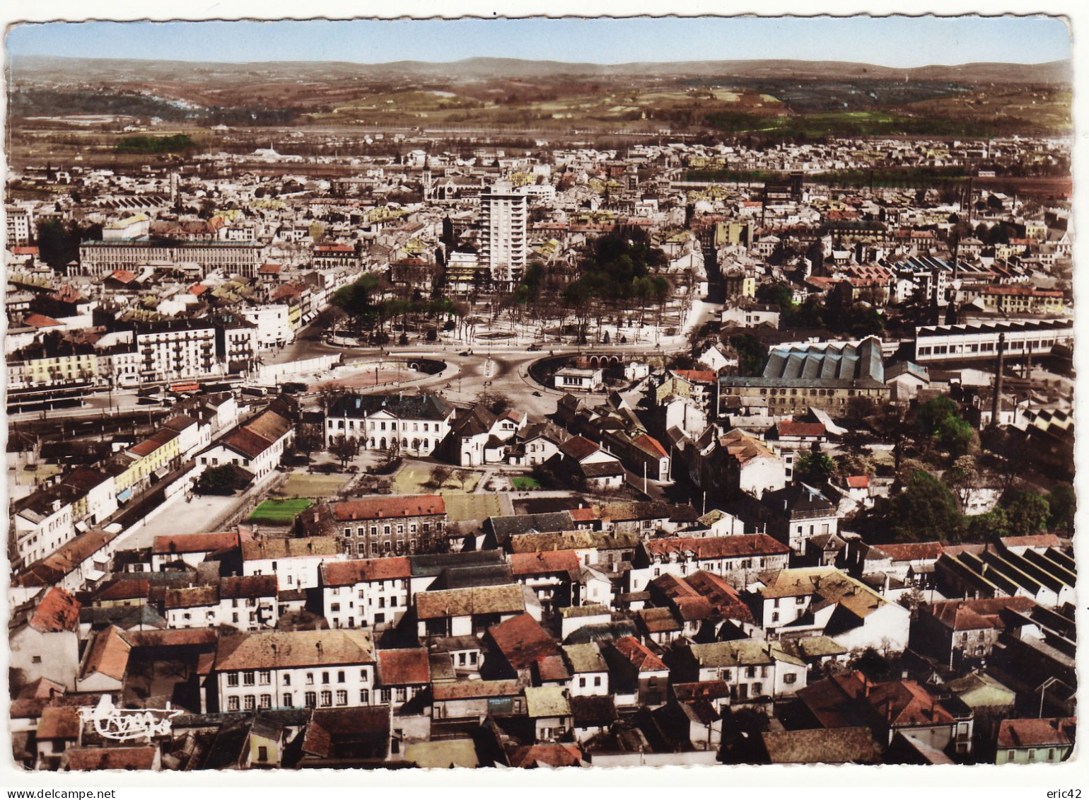 42 ROANNE **Vue Générale Aérienne Prise Du Faubourg Mulsaut, Place Des Promenades, Le Gratte-ciel** - Roanne