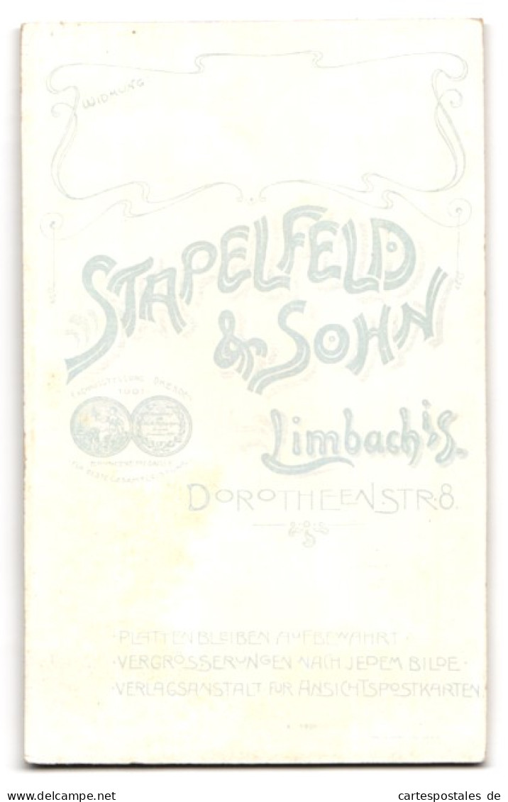 Fotografie Stapelfeld U. Sohn, Limbach I. S., Dorotheenstr. 8, Dame Mit Schwarzem Kleid Und Mittelscheitel  - Personnes Anonymes
