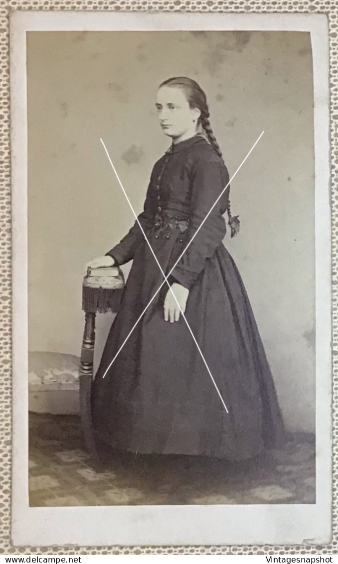 MONS 1862 -1876 Portrait CDV D’une Jeune Femme En Robe Crinoline Par L Henry Professeur De Chimie Et De Photographie - Alte (vor 1900)