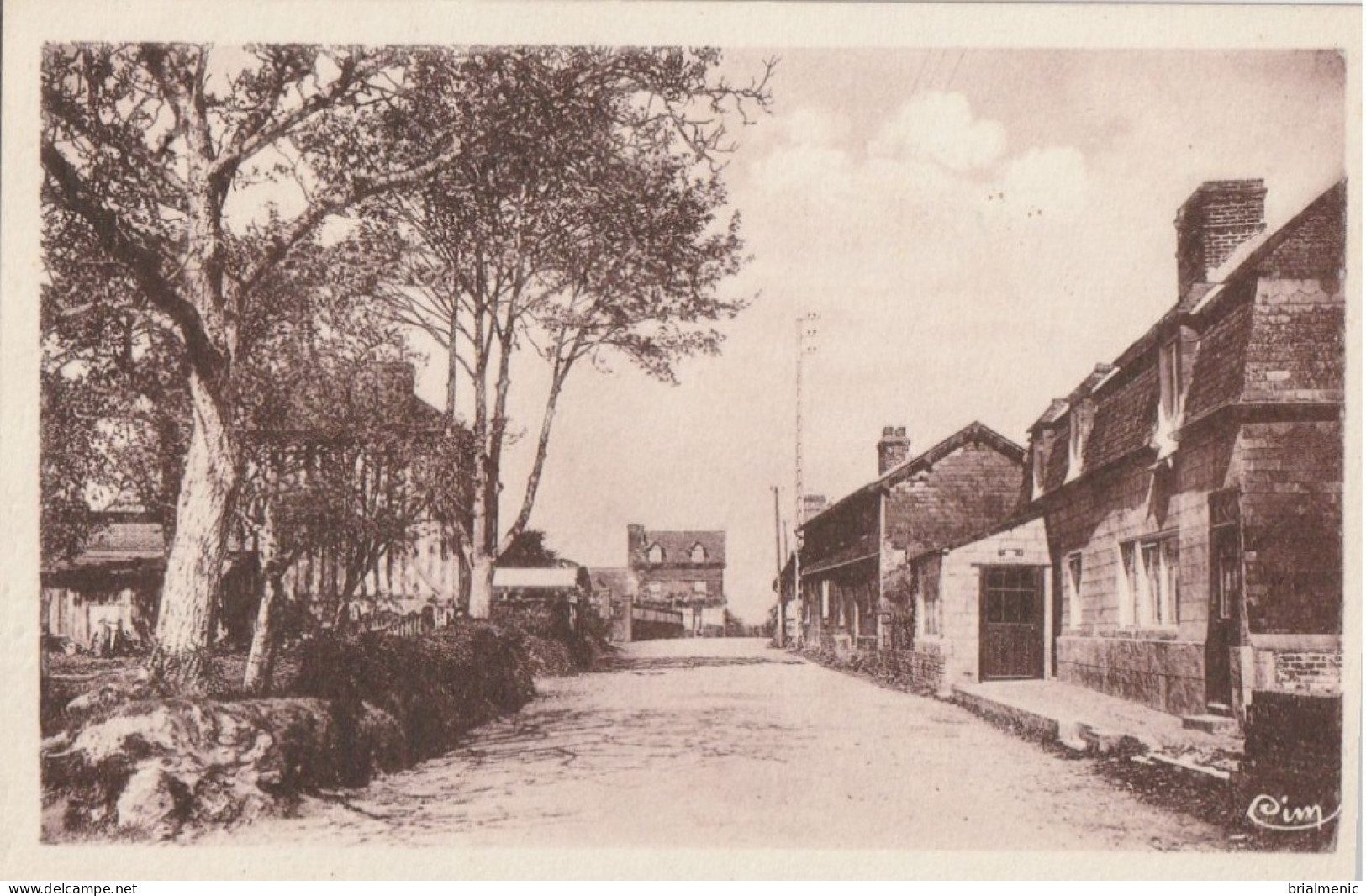 LE THEIL En AUGE  Entrée Du Bourg - Autres & Non Classés