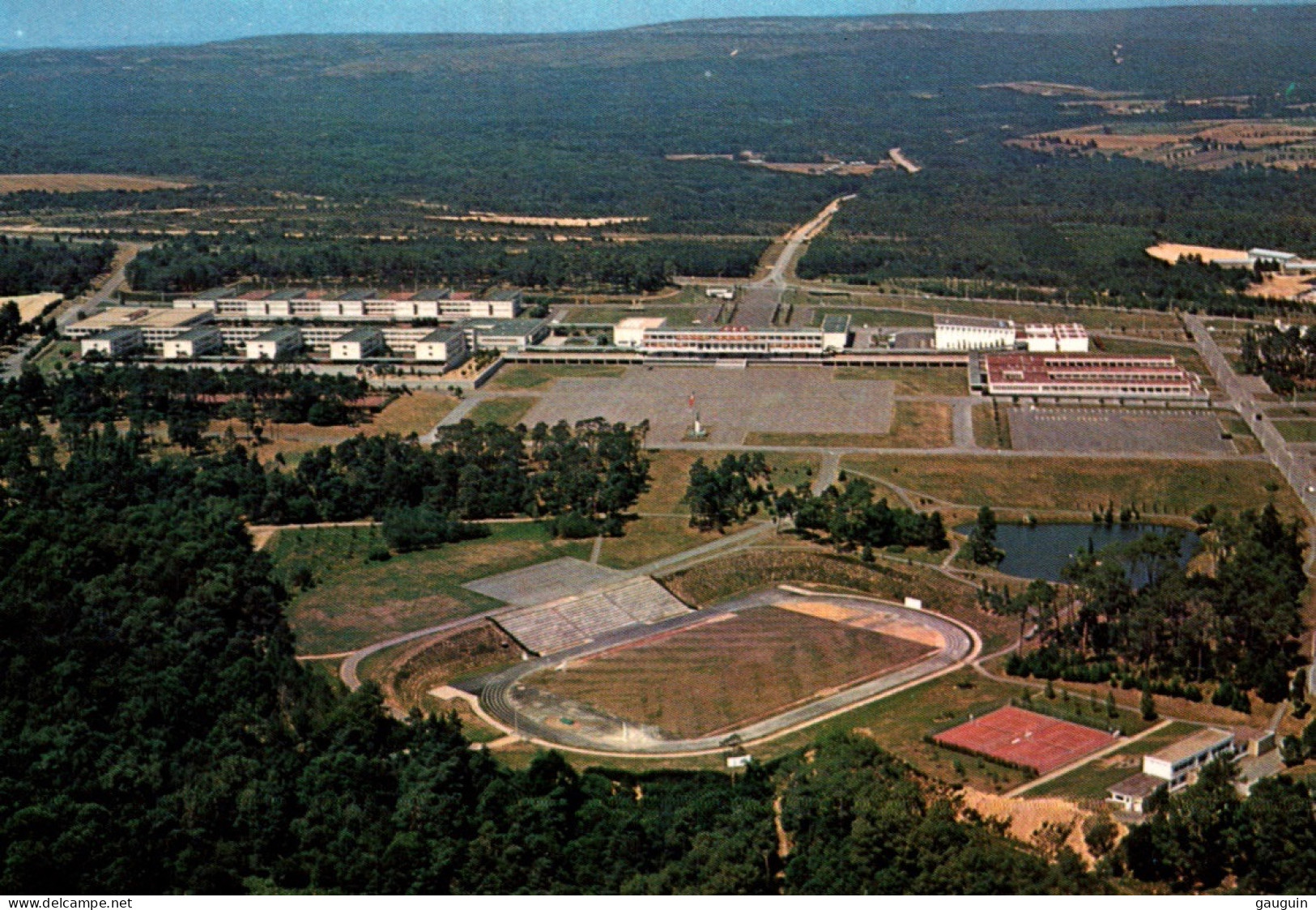 CPM - St CYR-COËTQUIDAN - Le Stade Charles De Gaulle (Vue Aérienne) ... Edition Photo Ristori - Estadios