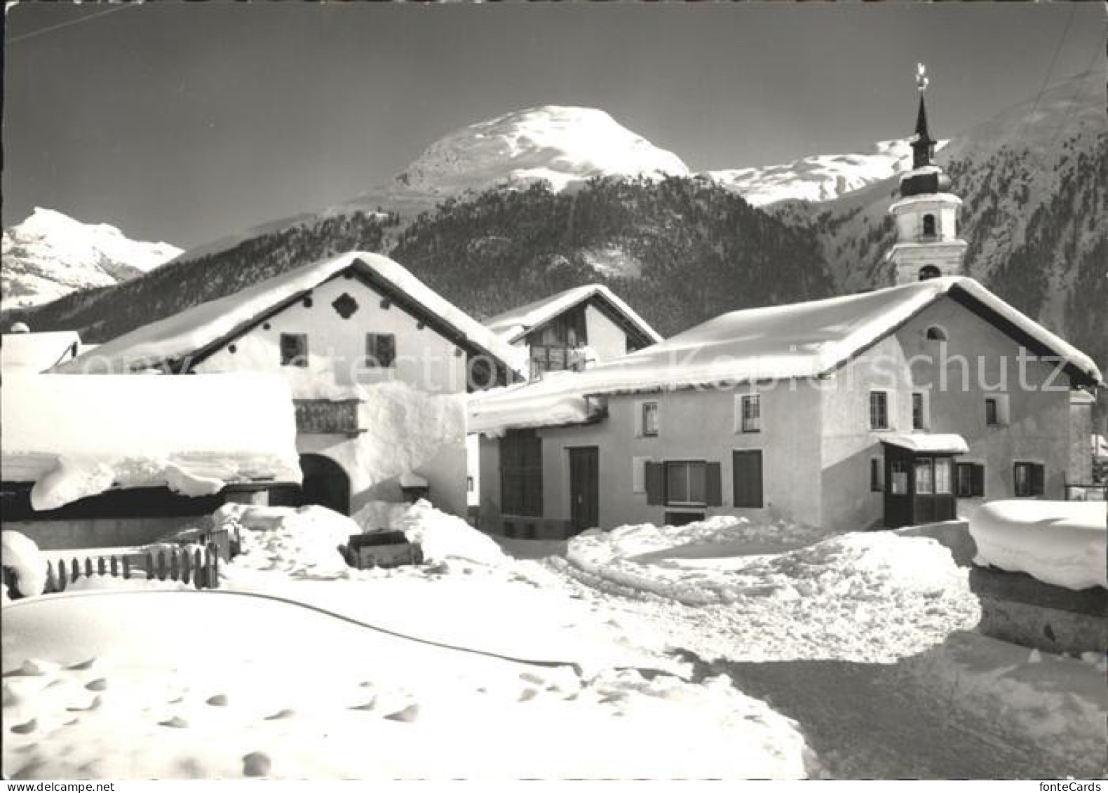 12360141 Bever Maloja Dorfpartie Kirche Im Winter Bever Maloja - Altri & Non Classificati