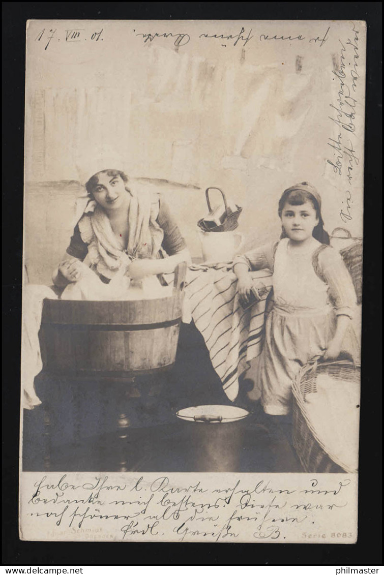 AK Foto Waschtag Junge Frau Am Holz Zuber, Mädchen Hält Wäschekorb, 18.8.1901 - Mode