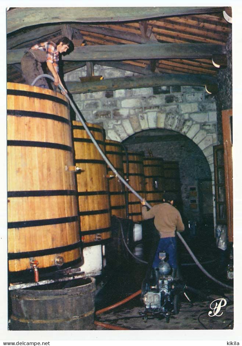 CPSM / CPM 10.5 X 15 Prestige BORDELAIS Dans Une Cave, Remplissage (ou Nettoyage ?) D'un Foudre De Vin - Aquitaine
