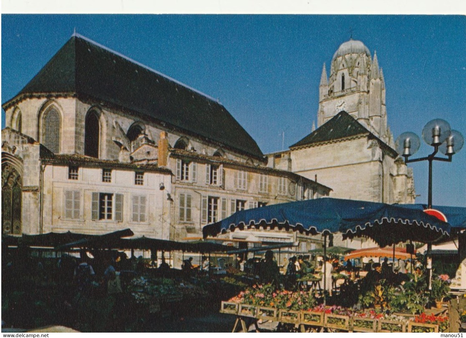 SAINTES - CPSM  Le Marché - Saintes