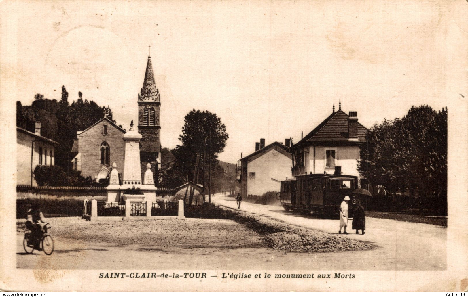 N78 - 38 - SAINT-CLAIR-DE-LA-TOUR - Isère - L'Église Et Le Monument Aux Morts - Tramway - Otros & Sin Clasificación