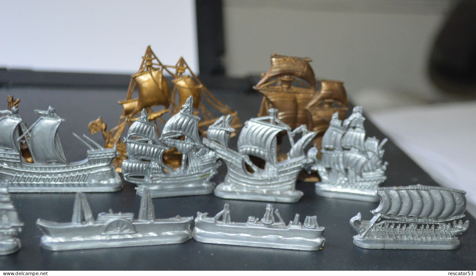 Vintage 18 Bateaux Figurines La Maison Du Café - Otros & Sin Clasificación