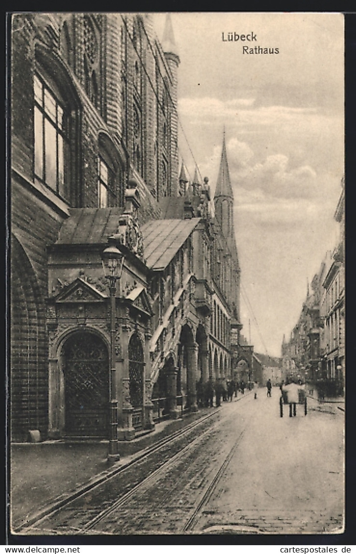 AK Lübeck, Rathaus Mit Strassenpartie  - Luebeck