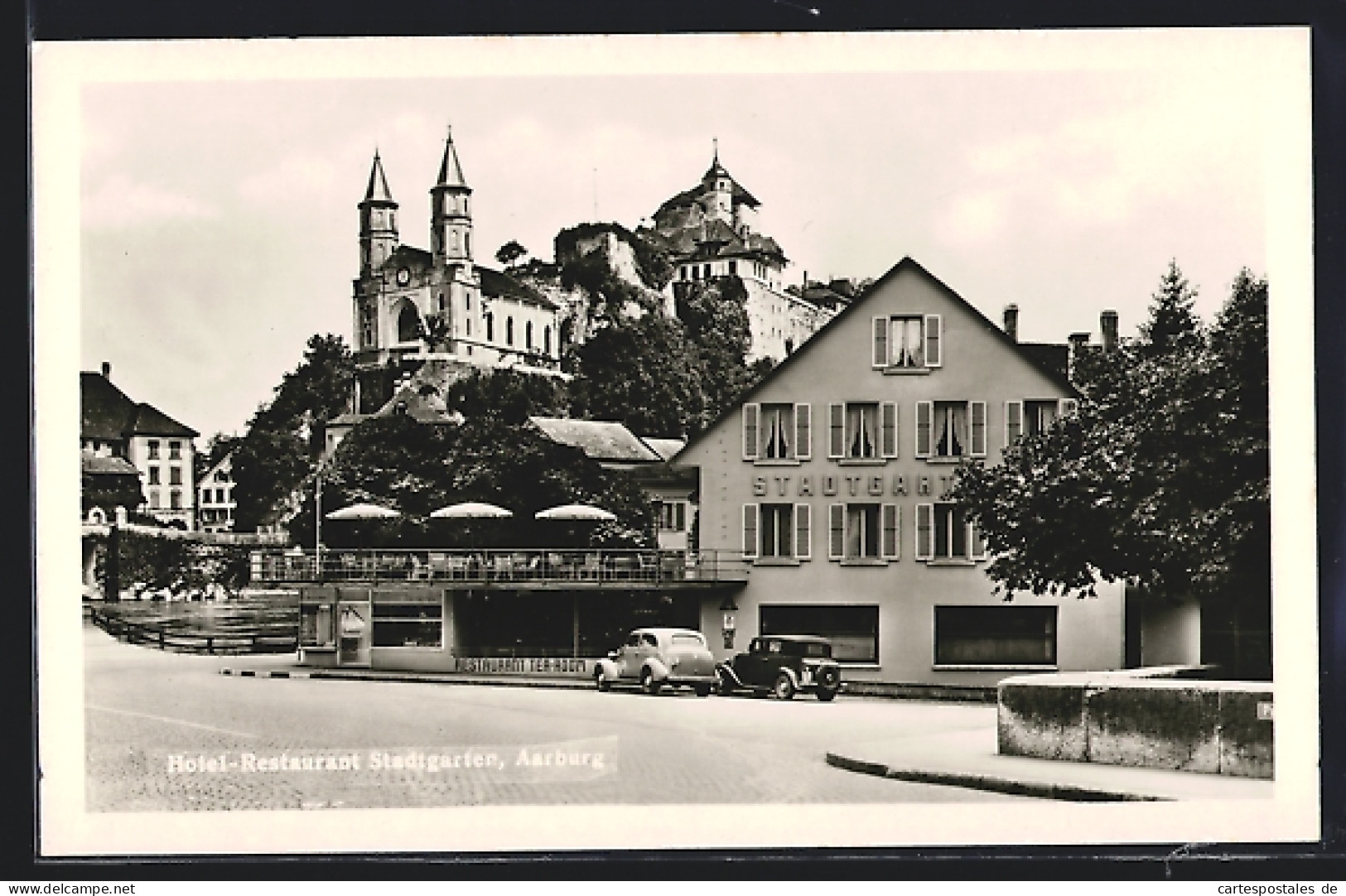 AK Aarburg, Hotel-Restaurant Stadtgarten A. Mettler Mit Kirche Und Burg, Strassenansicht  - Aarburg