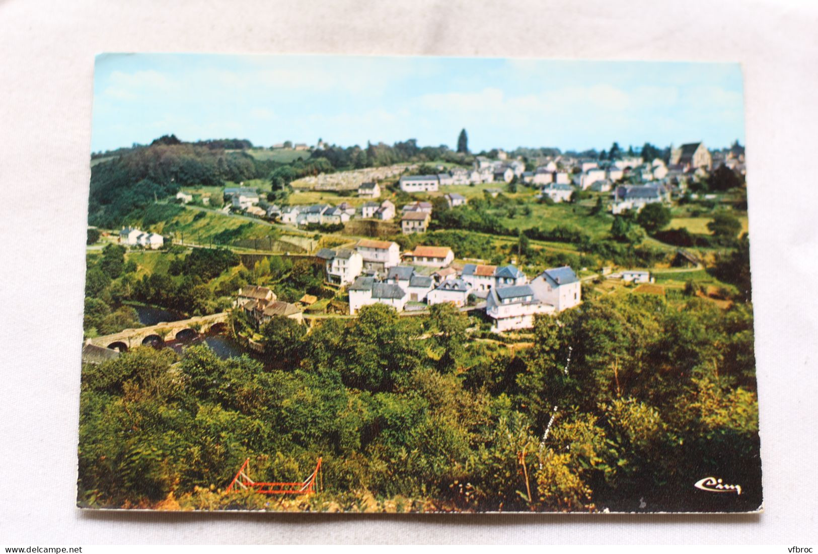 N515, Cpm 1979, Vigeois, Vue Générale Avec Le Vieux Pont Sur La Vézère, Corrèze 19 - Sonstige & Ohne Zuordnung