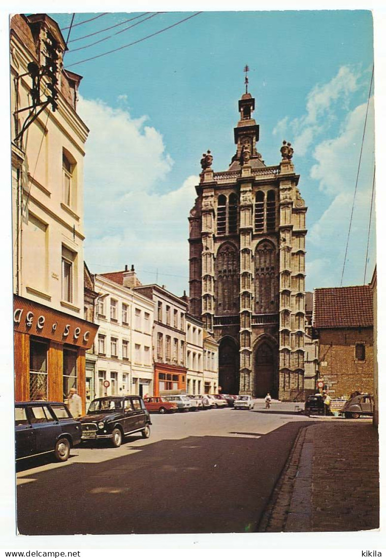 CPSM / CPM 10.5 X 15 Nord  DOUAI Eglise Saint Pierre  Automobile Renault 4L  Citroen 2cv - Douai