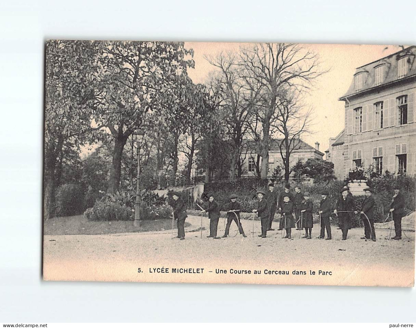 VANVES : Lycée Michelet, Une Course Au Cerceau Dans Le Parc - état - Vanves