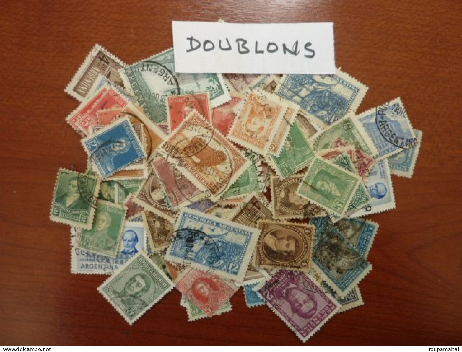 ARGENTINE : LOT de 167 TIMBRES TOUS DIFFERENTS + 90 doublons. Voir les 7 photos