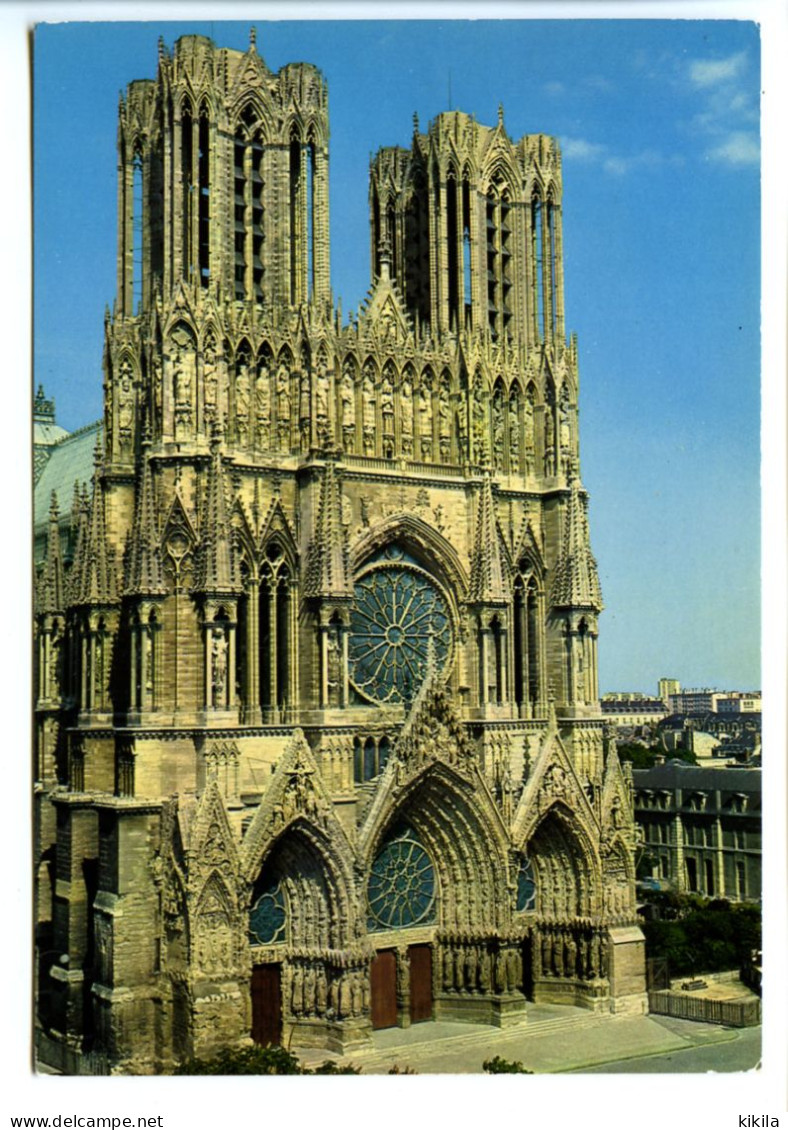 CPSM / CPM 10.5 X 15 Marne REIMS   Façade De La Cathédrale (XIII° Siècle) - Reims