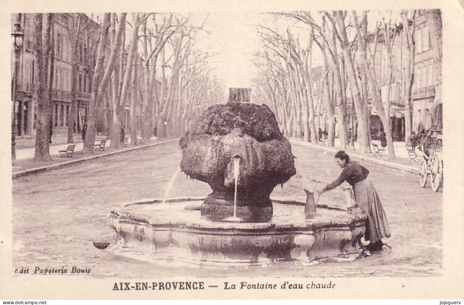 Aix En Provence La Fontaine D'eau Chaude ( Femme Prenant De L'eau Avec Un Broc - Aix En Provence
