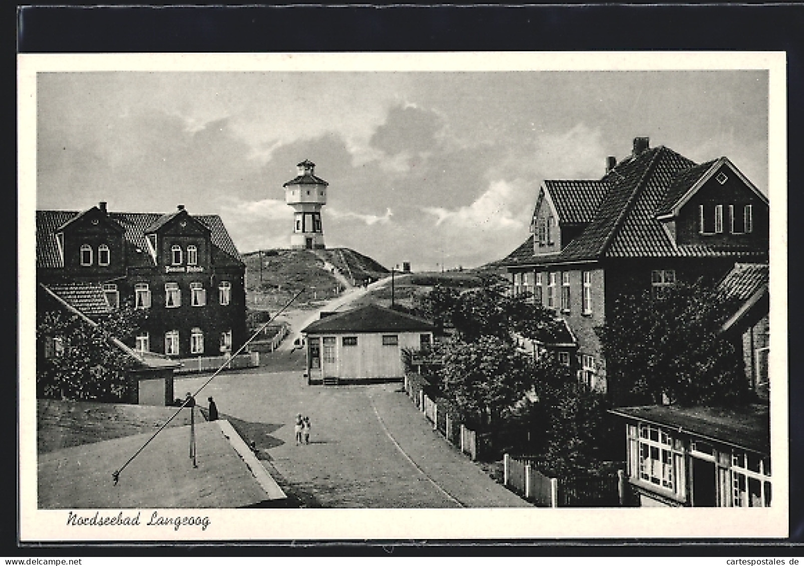 AK Langeoog, Ortspartie Mit Wasserturm Und Holzpavillon  - Langeoog