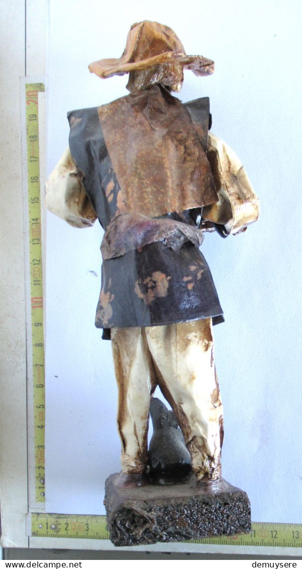 LADE  700 - Figurine En Papier Mâché. - Figuur Van Papier-maché. - 20 Cm - 80 Gram - Other & Unclassified