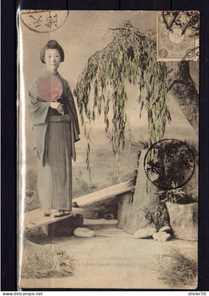 Japon - Dame Sur Un Petit Pont - Vers 1900 - Andere & Zonder Classificatie