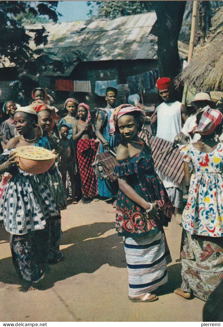 Afrique En Couleurs No.3200  La Danse Au Village - Non Classés