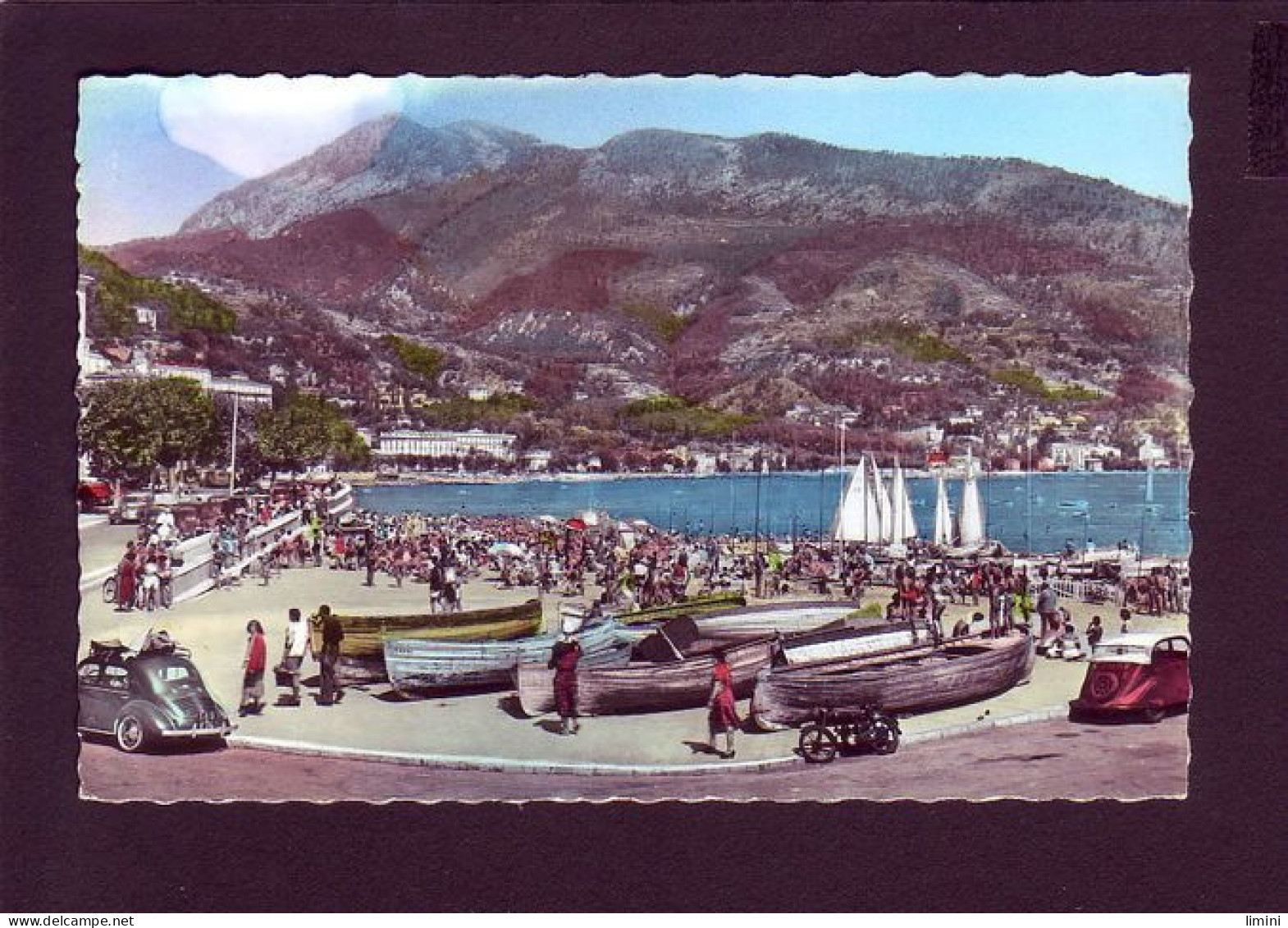 06 - MENTON - LE PORT - SA PLAGE DE SABLE - ANIMÉE - COLORISÉE -  - Menton