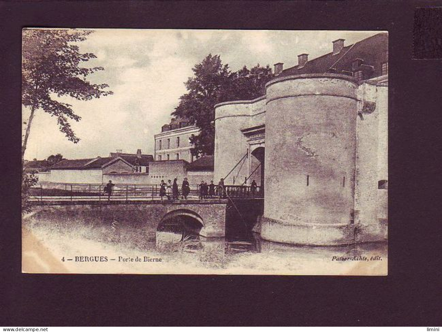 59 - BERGUES - PORTE DE BIERNE - ANIMÉE -  - Bergues