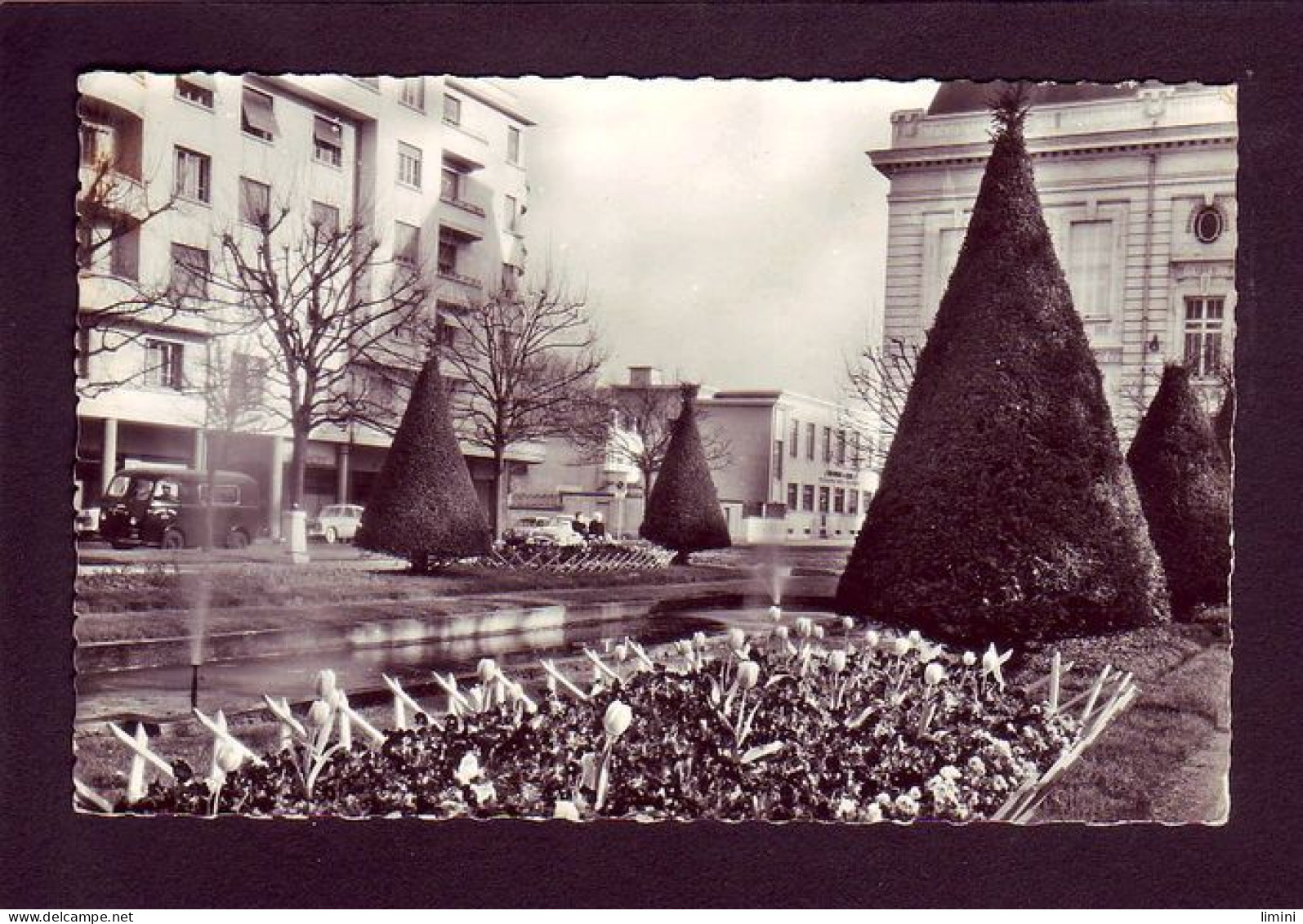 69 - VILLEFRANCHE-sur-SAONE - LES JARDINS DE L'HOTEL DE VILLE - ANIMÉE - AUTOMOBILE -  - Villefranche-sur-Saone