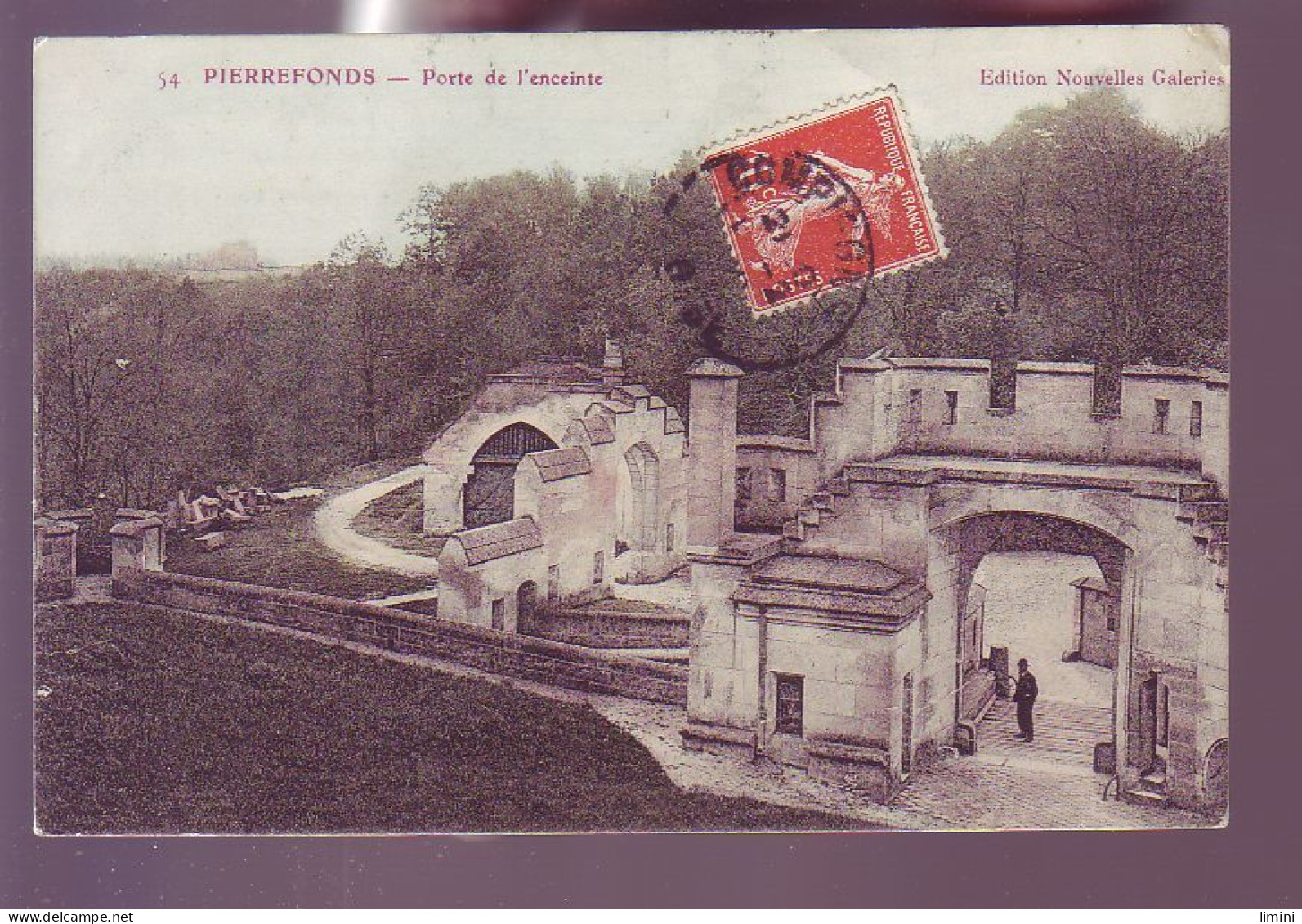 60 - PIERREFONDS - PORTE DE L'ENCEINTE - ANIMÉE - COLORISÉE  -  - Pierrefonds