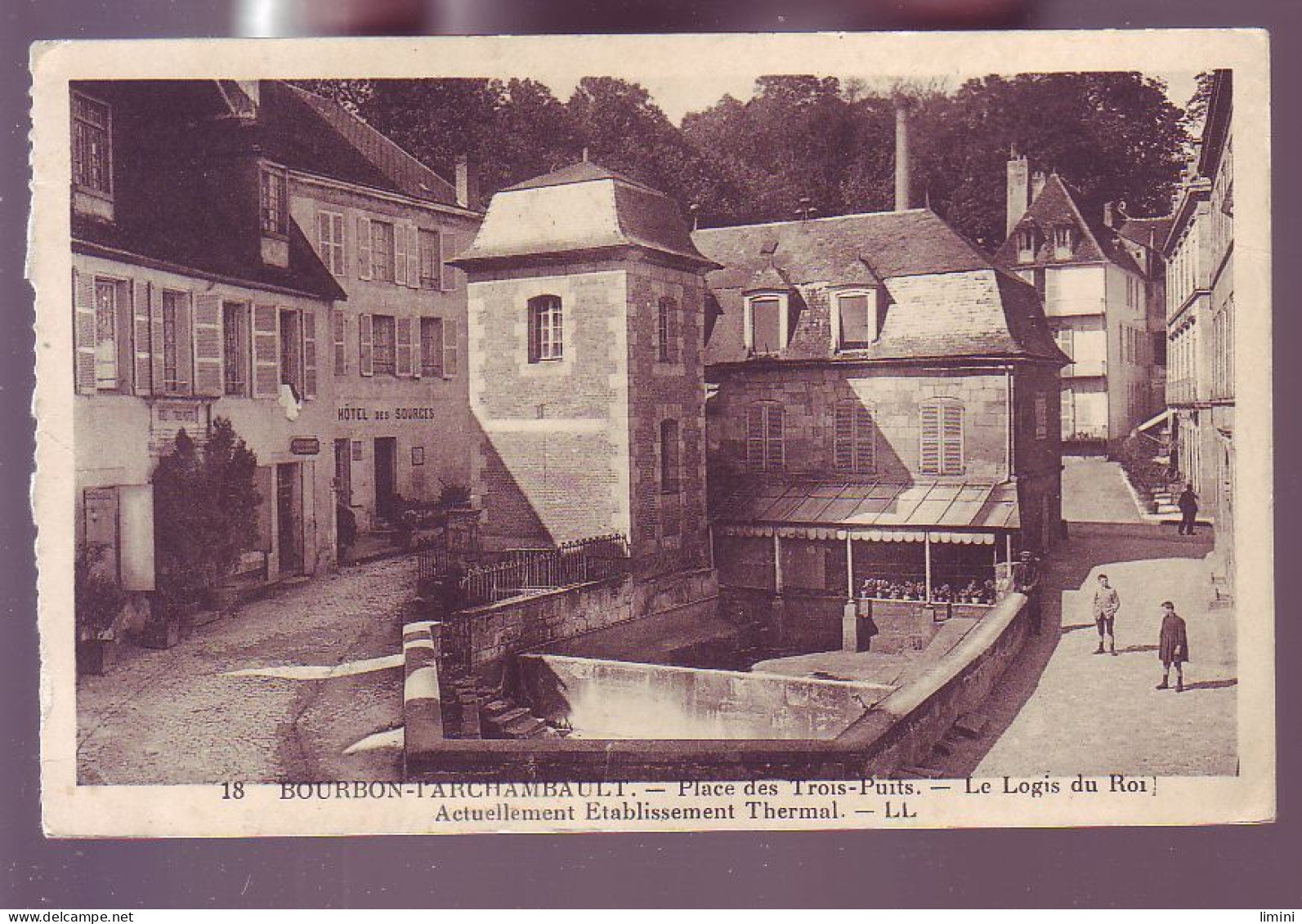 03 - BOURBON-L'ARCHAMBAULT - PLACE DES TROIS-PUITS - LE LOGIS DU ROI - ÉTABLISSEMENT THERMAL -  - Bourbon L'Archambault