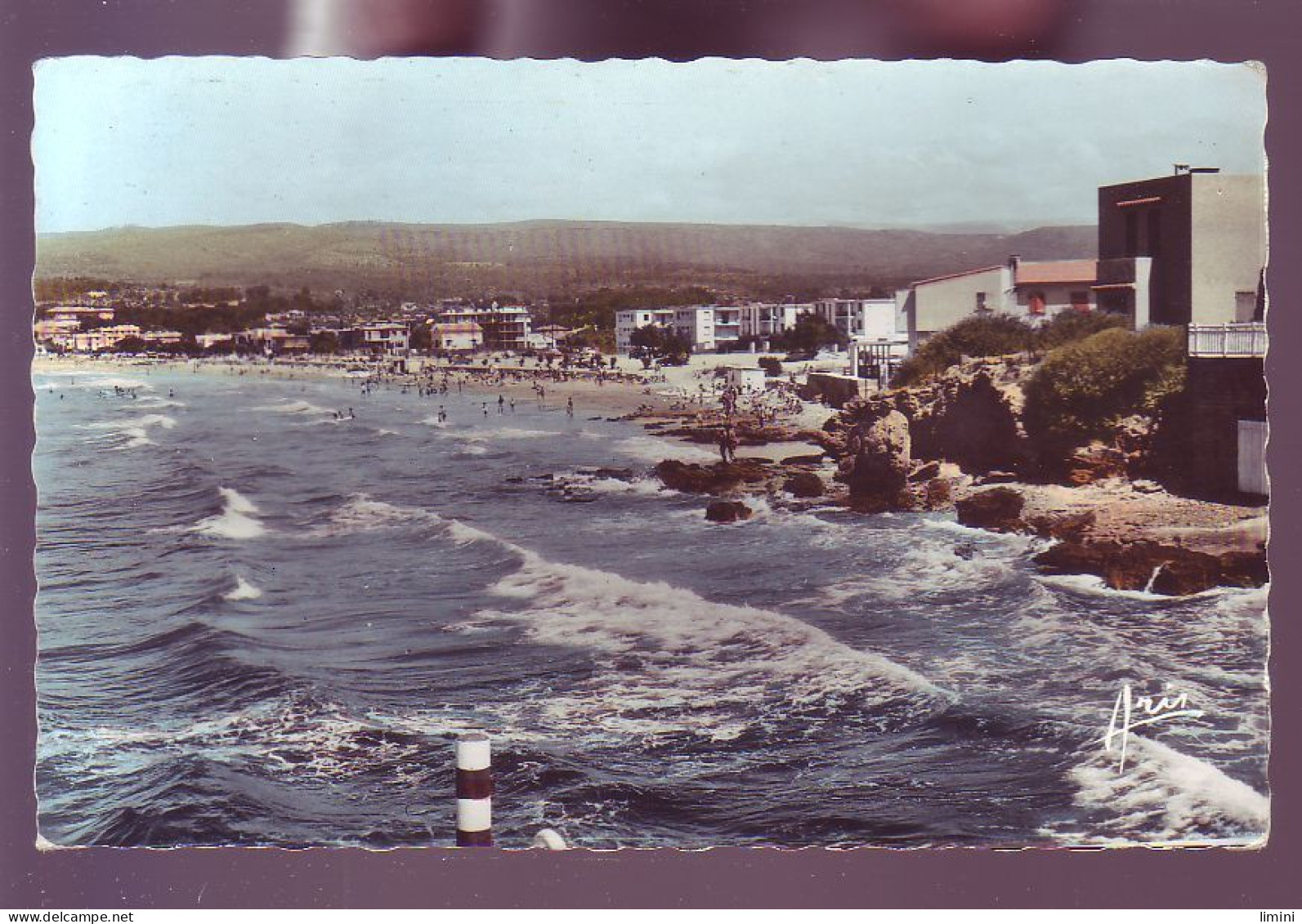 83 - SAINT-CYR-les-LECQUES - VUE GÉNÉRALE - LA PLAGE - ANIMÉE -  - Les Lecques