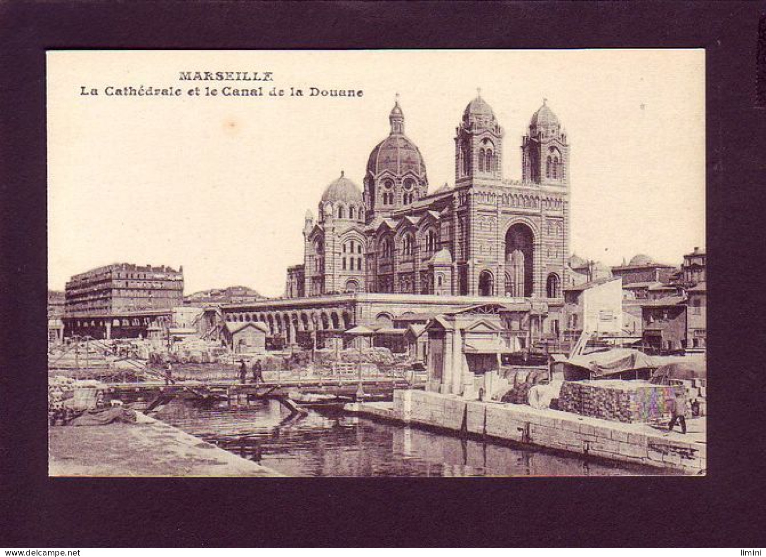 13 - MARSEILLE - LA CATHEDRALE ET LE CANAL DE LA DOUANE - ANIMÉE -  - Joliette, Havenzone