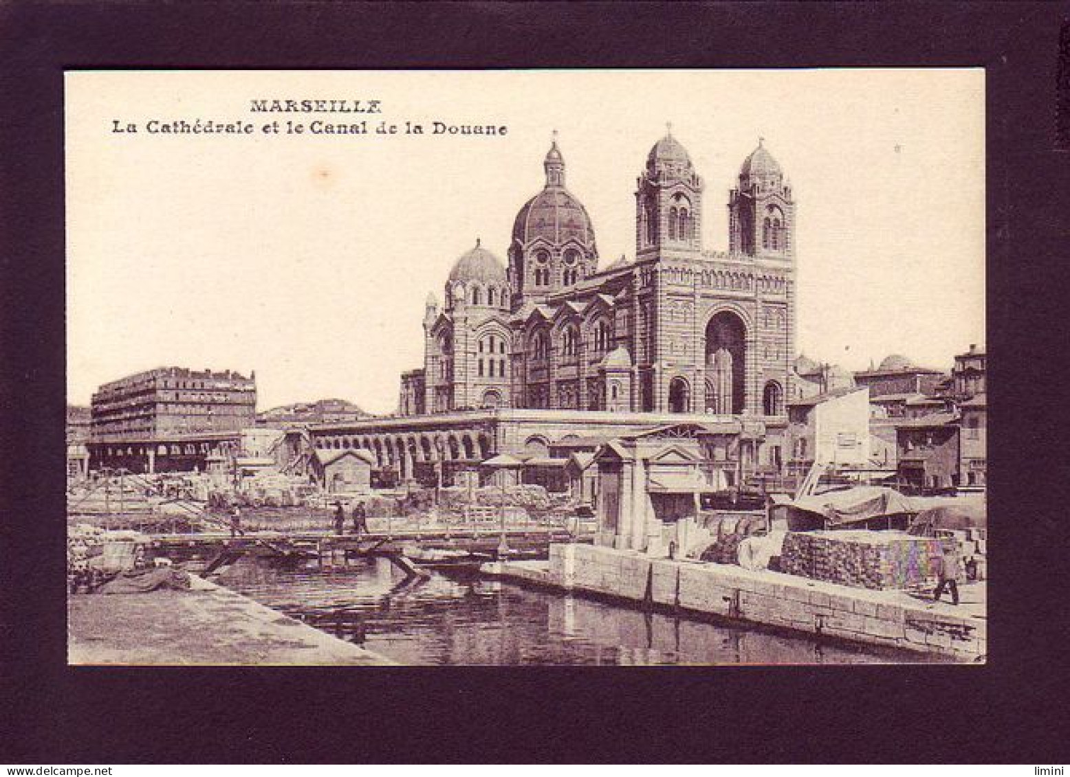 13 - MARSEILLE - LA CATHEDRALE ET LE CANAL DE LA DOUANE - ANIMÉE -  - Joliette