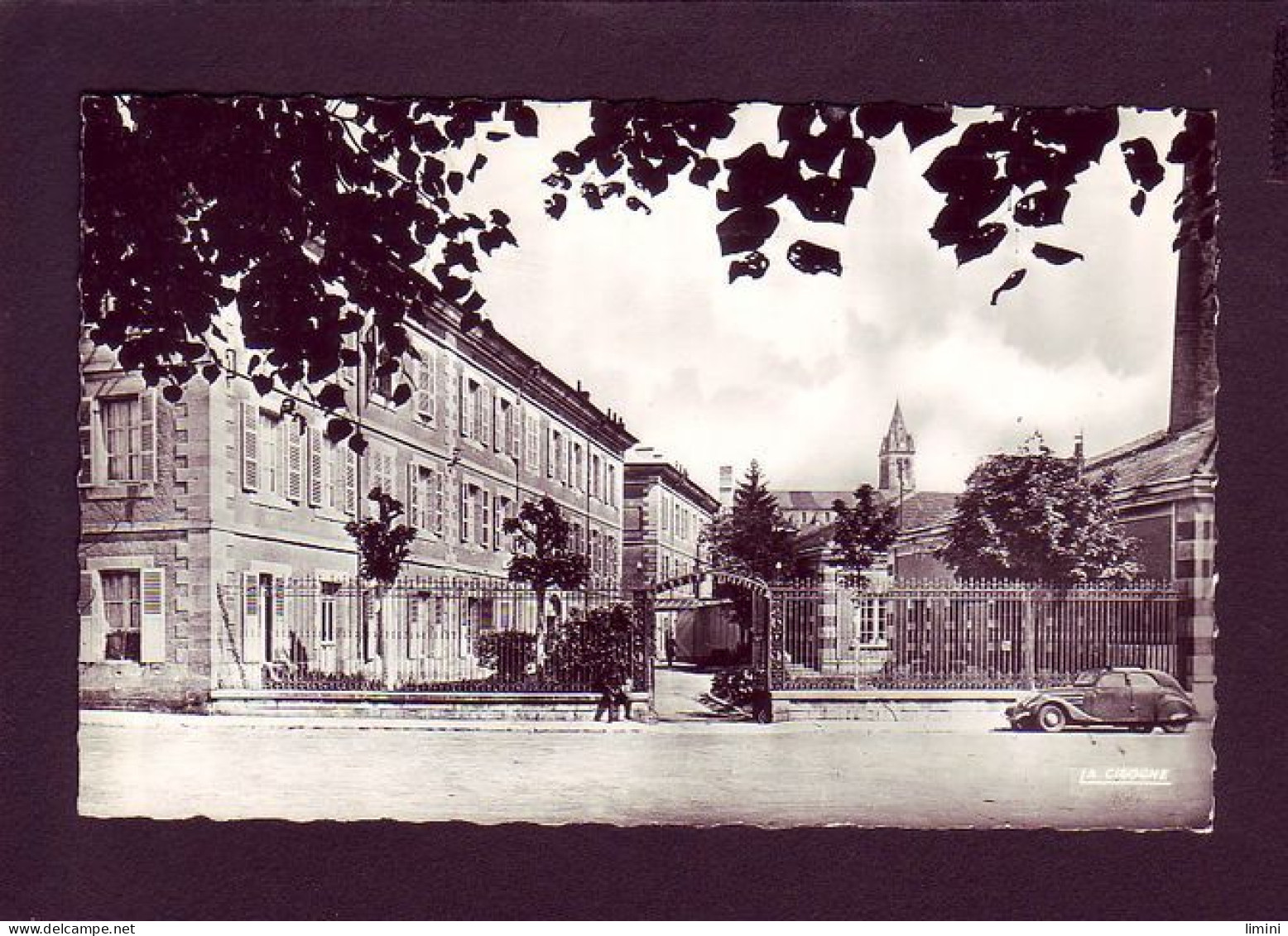 52 - BOURBONNE-les-BAINS - HOPITAL MILITAIRE - AUTOMOBILE - ANIMÉE -  - Bourbonne Les Bains