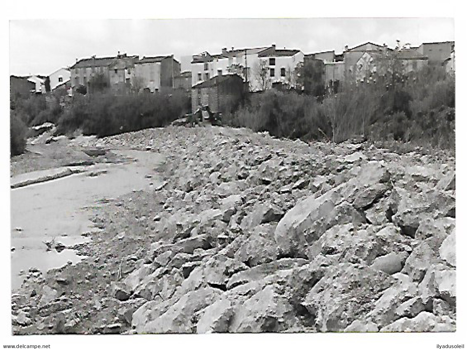 Trouillas Photo Enrochement Des Berges De La Canterranne  Format : 18 X 12.8 Cm - Otros & Sin Clasificación