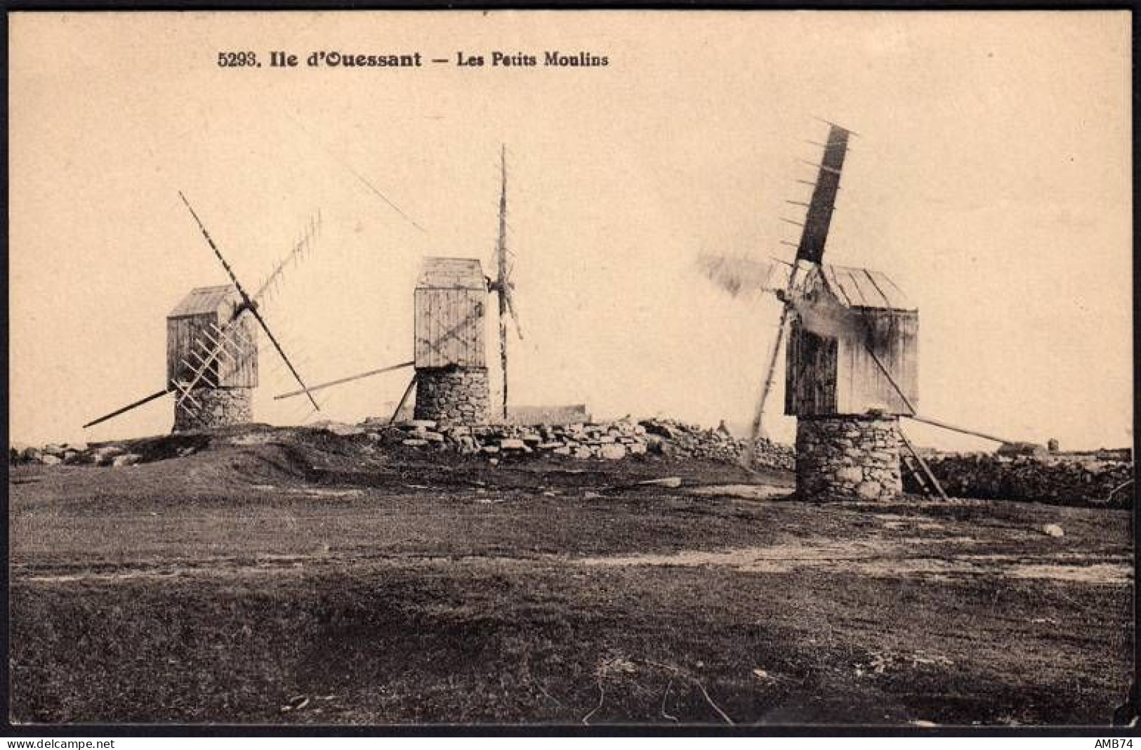 29-0028 - Carte Postale FINISTERE (29) - ILE D'OUESSANT - Les Petits Moulins - Ouessant