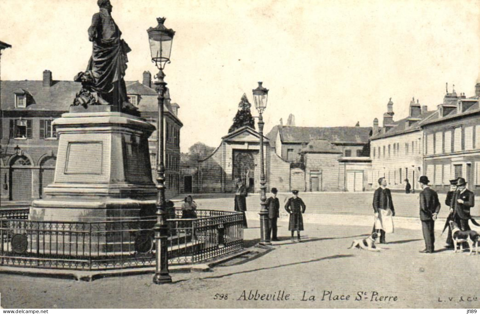 80 - Somme - Abbéville - La Place St-Pierre - ( Chiens) - 7222 - Abbeville