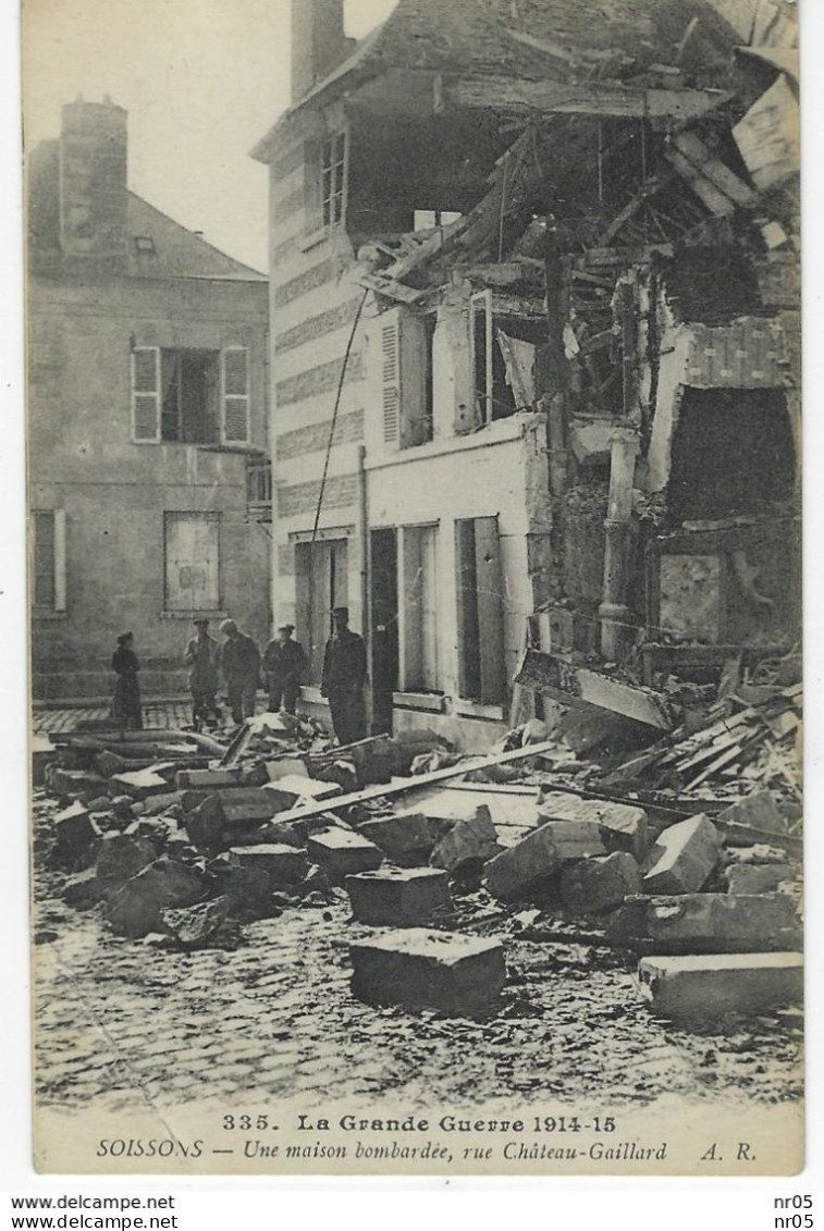 02  - SOISSONS  ( Aisne )    - Une Maison Bombardee, Rue Chateau Gaillard ( La Grande Guerre 1914- 15 ) - Soissons