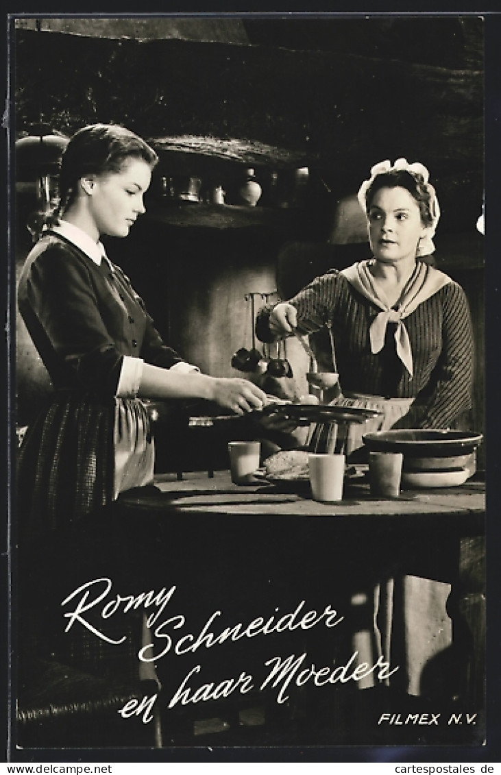 AK Schauspielerin Romy Schneider In Einer Küchenszene  - Acteurs
