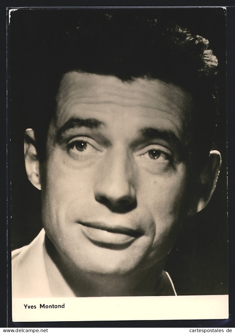 AK Schauspieler Yves Montard Zur Seite Blickend  - Actors