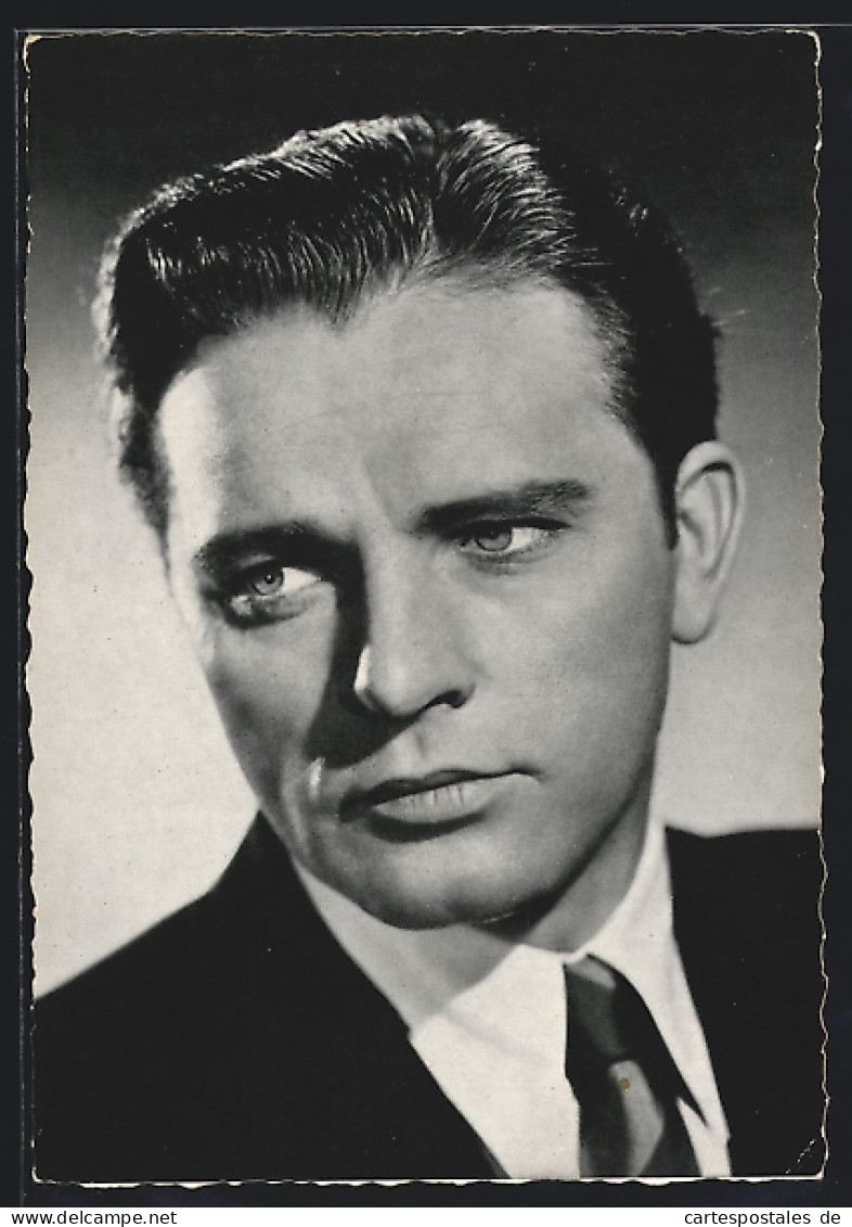 AK Portrait Des Schauspielers Richard Burton In Anzug Mit Krawatte  - Schauspieler