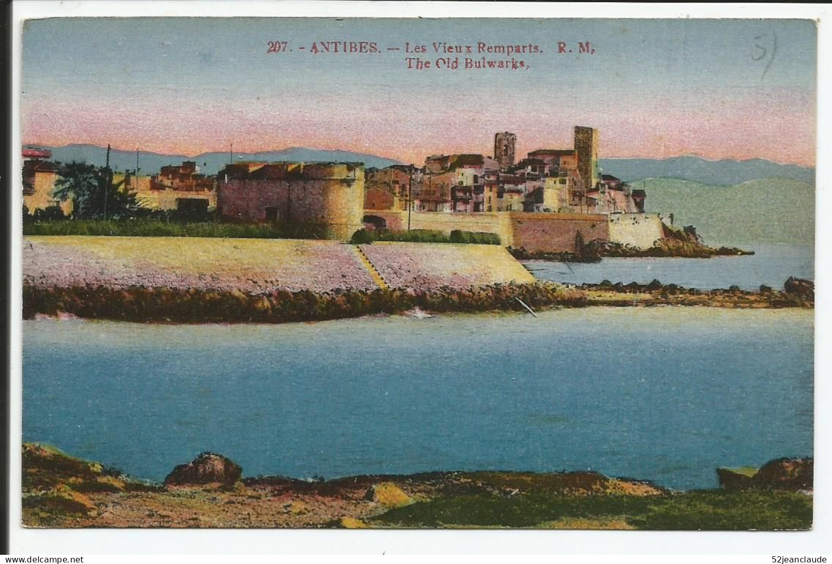 Les Vieux Remparts    1920-30     N° 207 - Antibes - Les Remparts