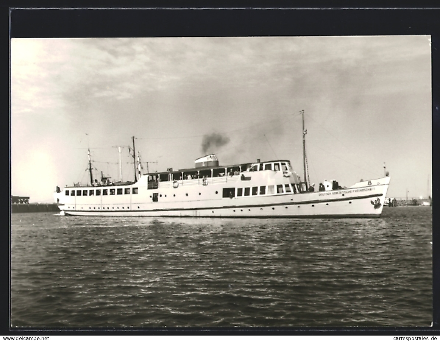 AK MS Deutsch-Sowjetische Freundschaft Im Wasser  - Passagiersschepen