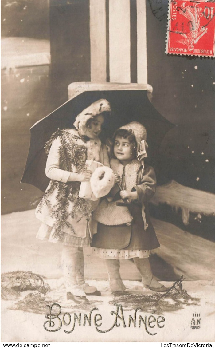 FETES - VOEUX - Bonne Année - Enfants Sous La Neige - Carte Postale Ancienne - Neujahr