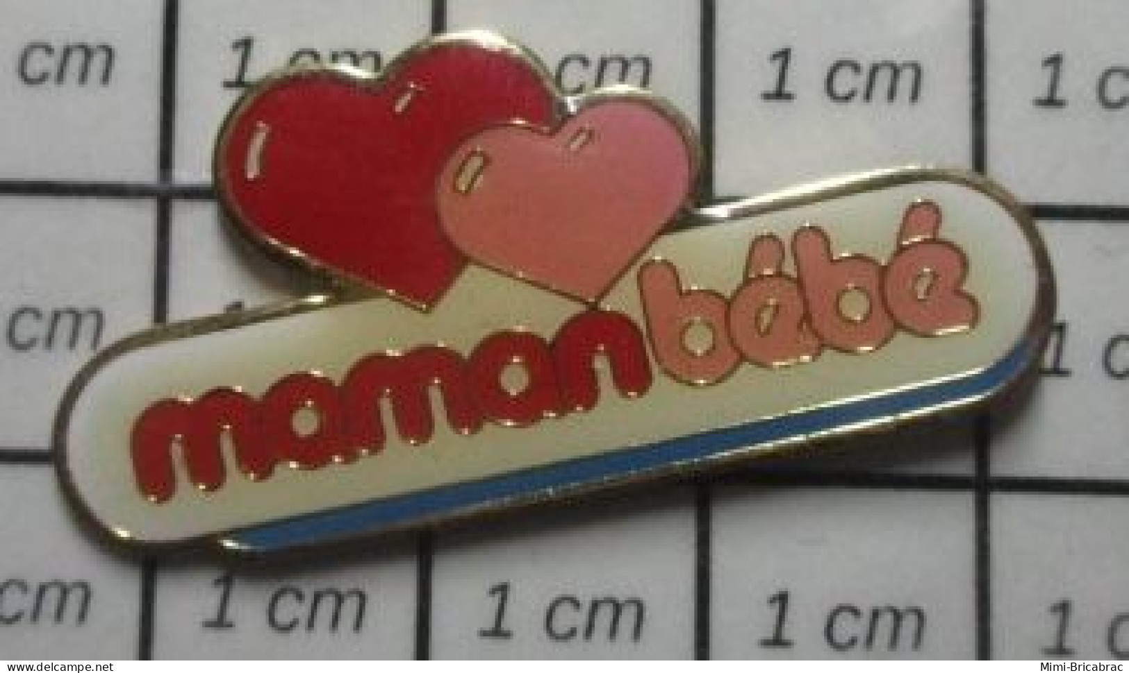 3617 Pin's Pins / Beau Et Rare / AUTRES / COEUR ROUGE COEUR ROSE MAMAN BEBE - Andere & Zonder Classificatie