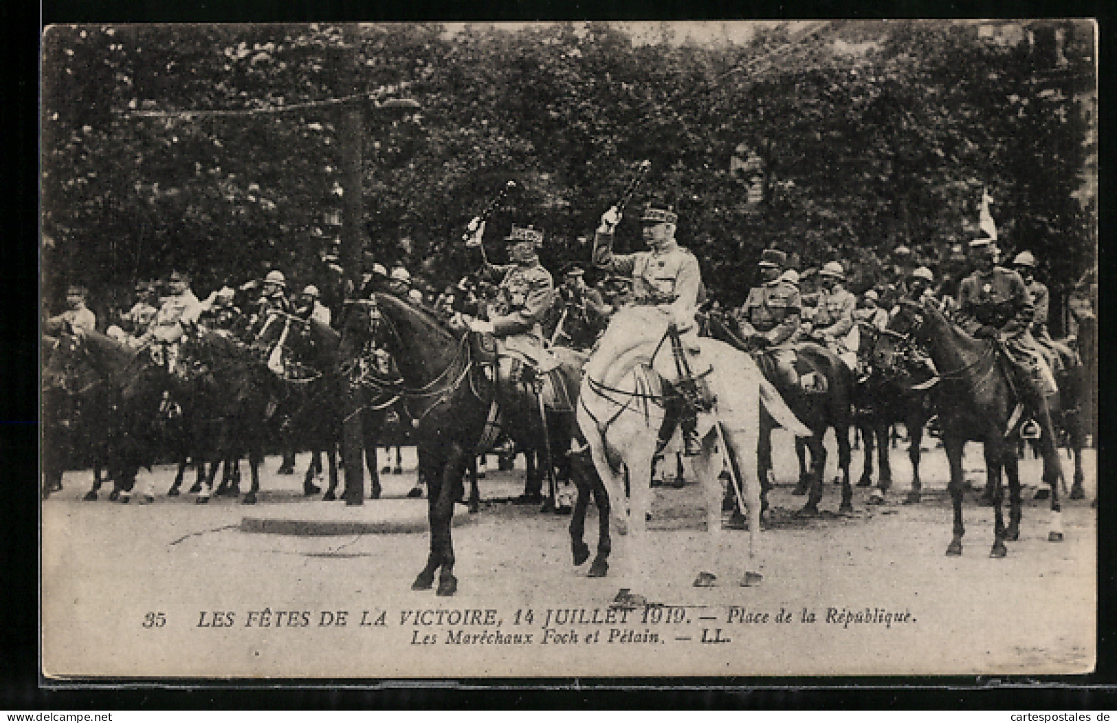 AK Les Fêtes De La Victoire, 14 Juillet 1919, Les Maréchaux Foch Et Petain, Place De La Republique  - Weltkrieg 1914-18