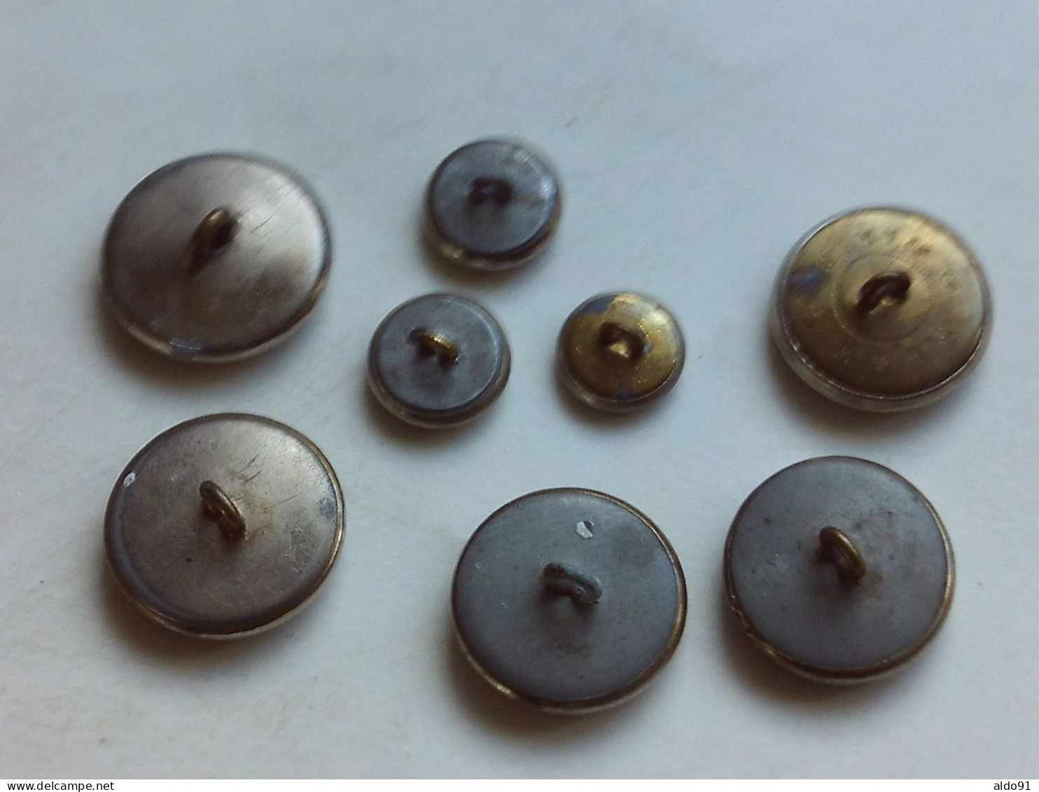 (Boutons Anciens - Banque) -  Lot De 8 Boutons " Credit Du Nord - LILLE " ..........voir Scans Et Détail - Buttons