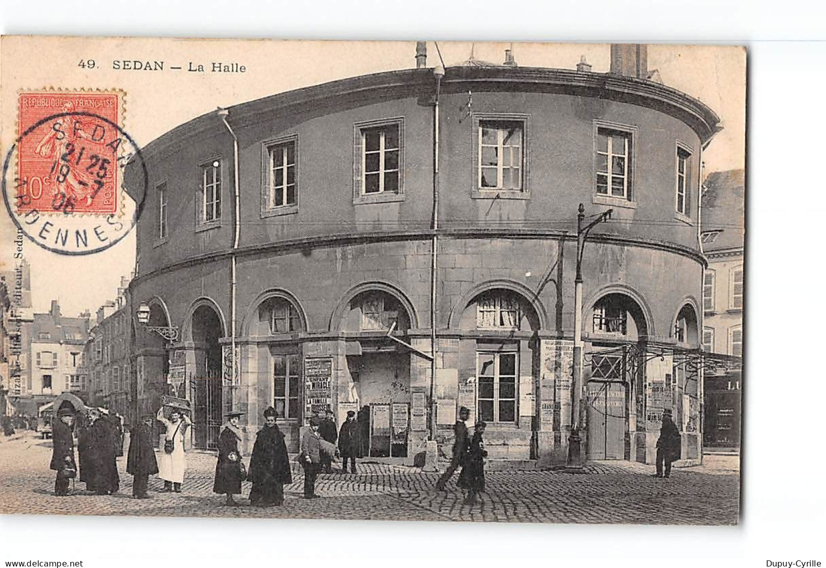 SEDAN - La Halle - Très Bon état - Sedan