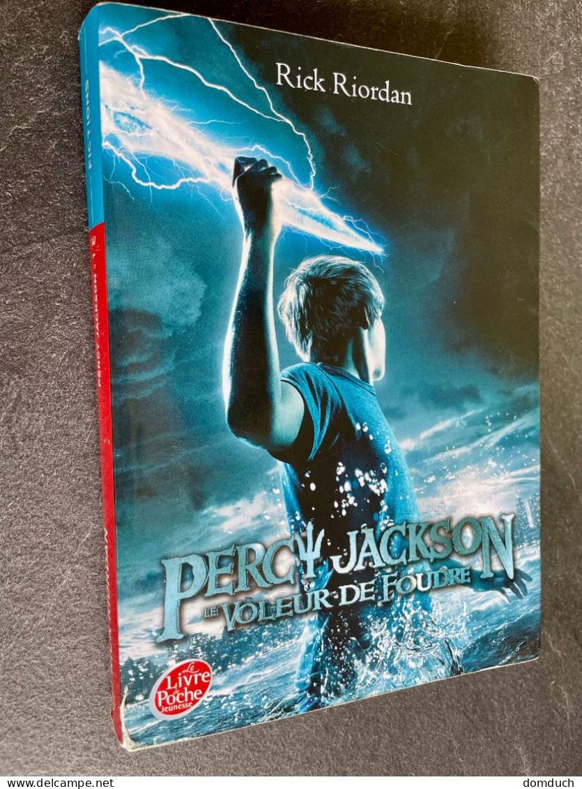 Le Livre De Poche Jeunesse N° 1449    Perry Jackson 1    LE VOLEUR DE FOUDRE    Rick RIORDAN - Fantastique